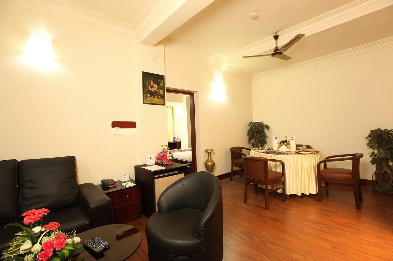 Trichur Towers Thrissur Экстерьер фото